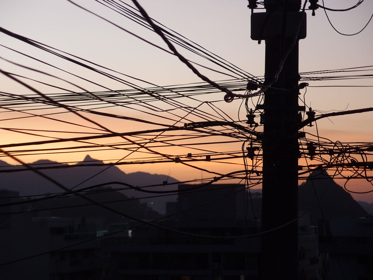 2016-02-01 Draht am blauen Abendhimmel (Foto)